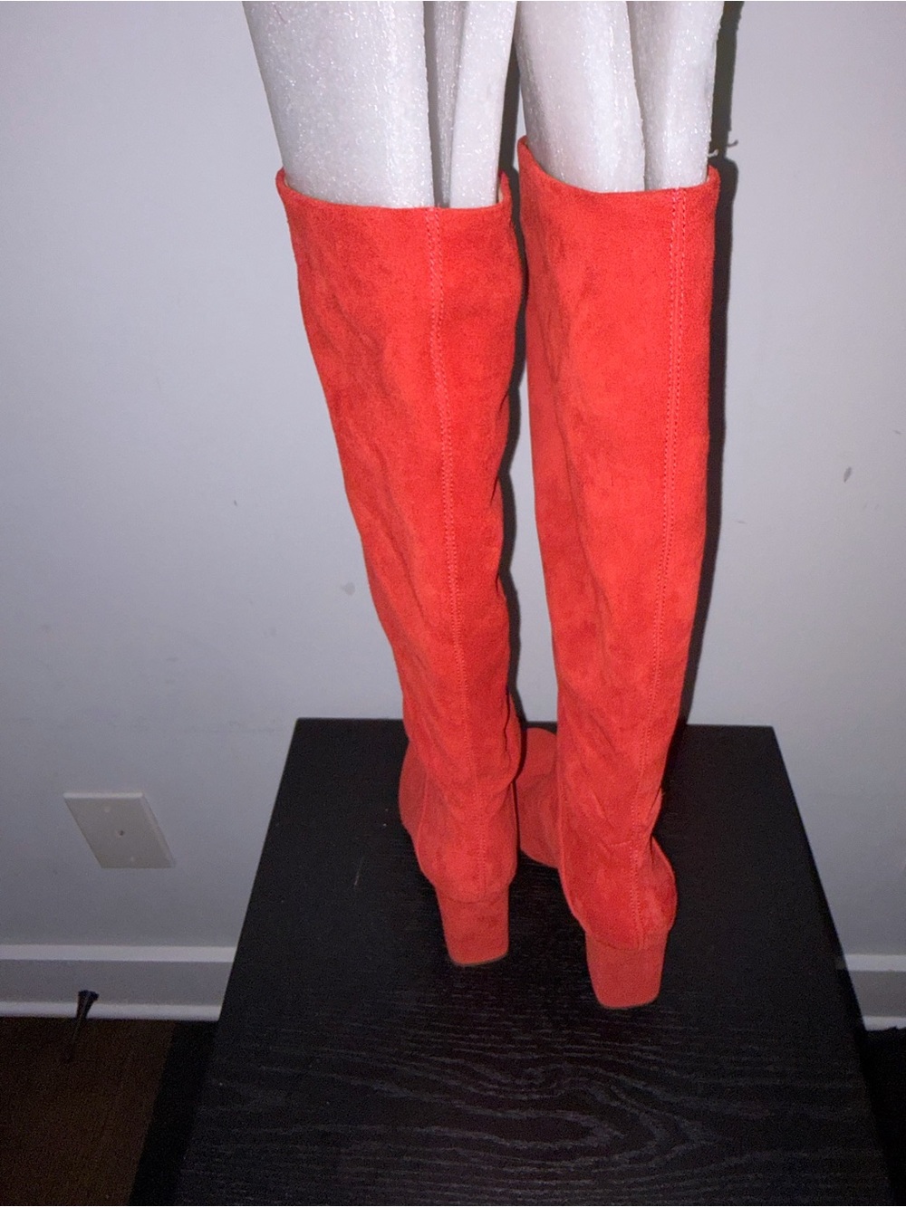 Red Suede Knee-High Block Heel Women's Boots - Picture 4 of 7